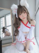 Coser小姐姐 白银81 NO.017 神社饲养的小狐狸
