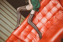 [SSA丝社] NO.019 小琪琪 KTV包厢里的魅惑黑丝网袜裸足特写