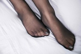 [奈丝写真] NO.004：高高-周末慵懒的黑丝美腿