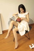 [奈丝写真] NO.009：成希-你是选择看书还是看我？