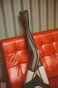 [SSA丝社] NO.019 小琪琪 KTV包厢里的魅惑黑丝网袜裸足特写