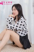 [大生模拍] NO.003 玩平板的丝袜脚