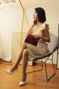 [奈丝写真] NO.009：成希-你是选择看书还是看我？