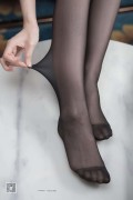 [SSA丝社] NO.010 小琪琪 长筒黑丝穿丝过程与足尖特写
