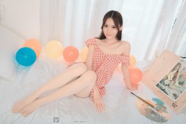 [SSA丝社] NO.014 小琪琪 闪光开裆丝袜的另一种演绎