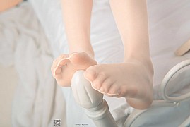 [SSA丝社] NO.014 小琪琪 闪光开裆丝袜的另一种演绎